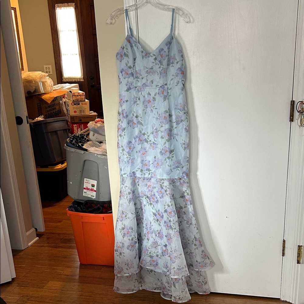 Lulu's Light Blue Floral trumpet pure splendor maxi dress size small new